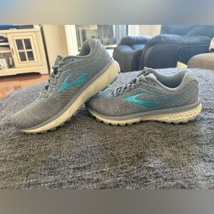 Brooks Womens Ghost 12 1203051B403 Gray Running Shoes Sneakers Size 6B